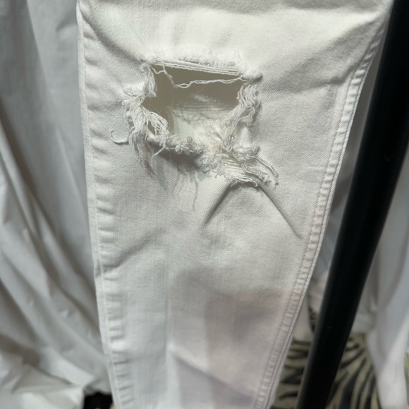 Free People Distressed White Jeans Size 28 - Picture 6 of 8